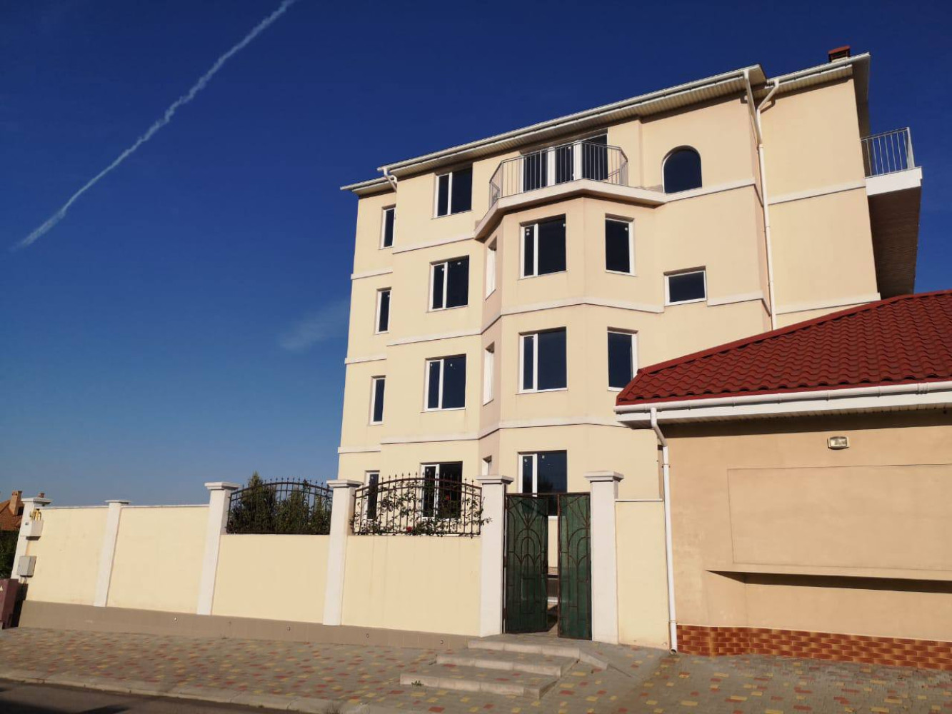 Commercial property 1 500 m² in Lymanka, Ukraine