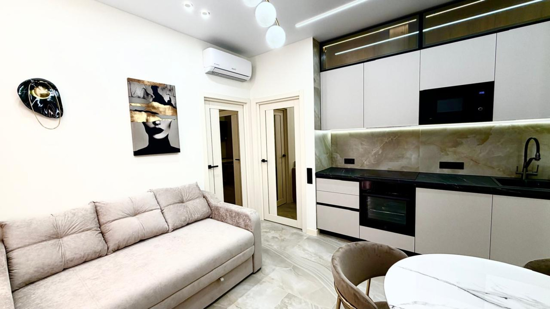 Mieszkanie 2 pokoi 43 m² Odessa, Ukraina