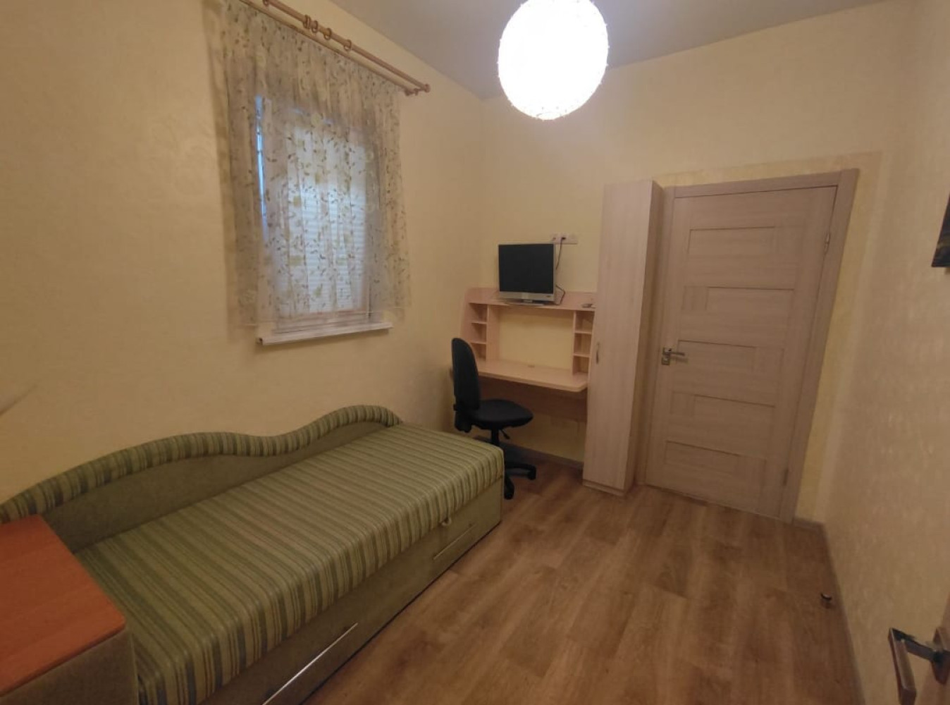 Haus 3 zimmer 65 m² Burlatscha Balka, Ukraine